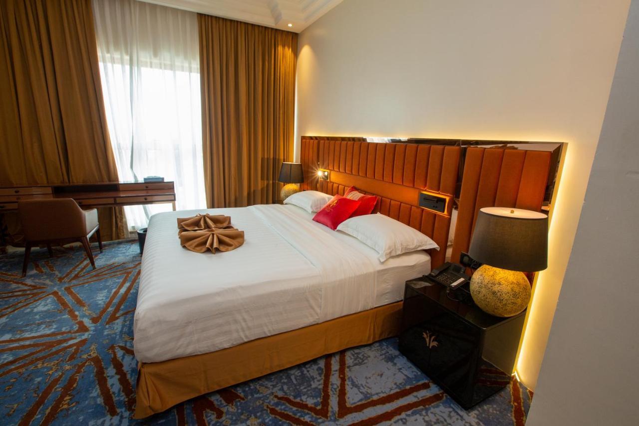 Fleur De Lys Point E Hotel 4*